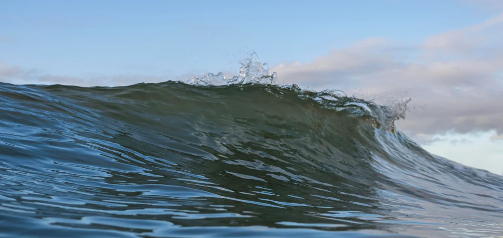 Strong Currents and Tidal Waves